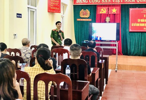 Công an huyện Bình Lục: Hướng dẫn cách sử dụng, bảo quản phương tiện chữa cháy, cứu nạn, cứu hộ.