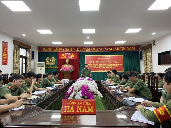 Sinh hoạt chuyên đề kỷ niệm 77 năm Ngày truyền thống lực lượng Tham mưu Công an nhân dân và toạ đàm về cuốn kỷ yếu “25 năm một chặng đường nhìn lại” và sinh hoạt câu lạc bộ tin học với chủ đề Chuyển đổi số trong Công an nhân dân.