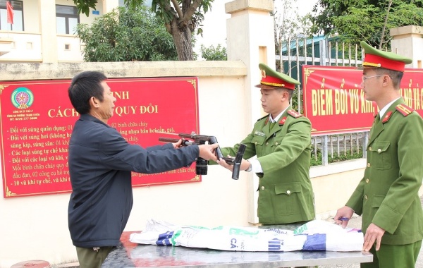 CÔNG TÁC TUYÊN TRUYỀN, VẬN ĐỘNG THU HỒI VŨ KHÍ, VẬT LIỆU NỔ, CÔNG CỤ HỖ TRỢ VÀ PHÁO CỦA CÔNG AN THÀNH PHỐ PHỦ LÝ, TỈNH HÀ NAM