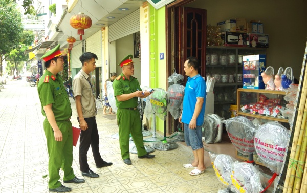 Thành phố Phủ Lý: Tăng cường kiểm tra, xử lý vi phạm về TTATGT, trật tự công cộng, văn minh đô thị