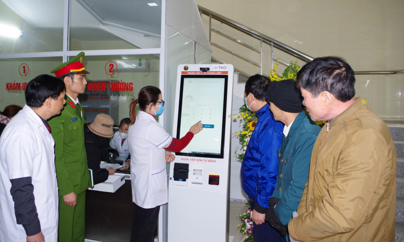 Đăng ký khám, chữa bệnh bằng CCCD và nhận diện khuôn mặt với Kiosk tự động