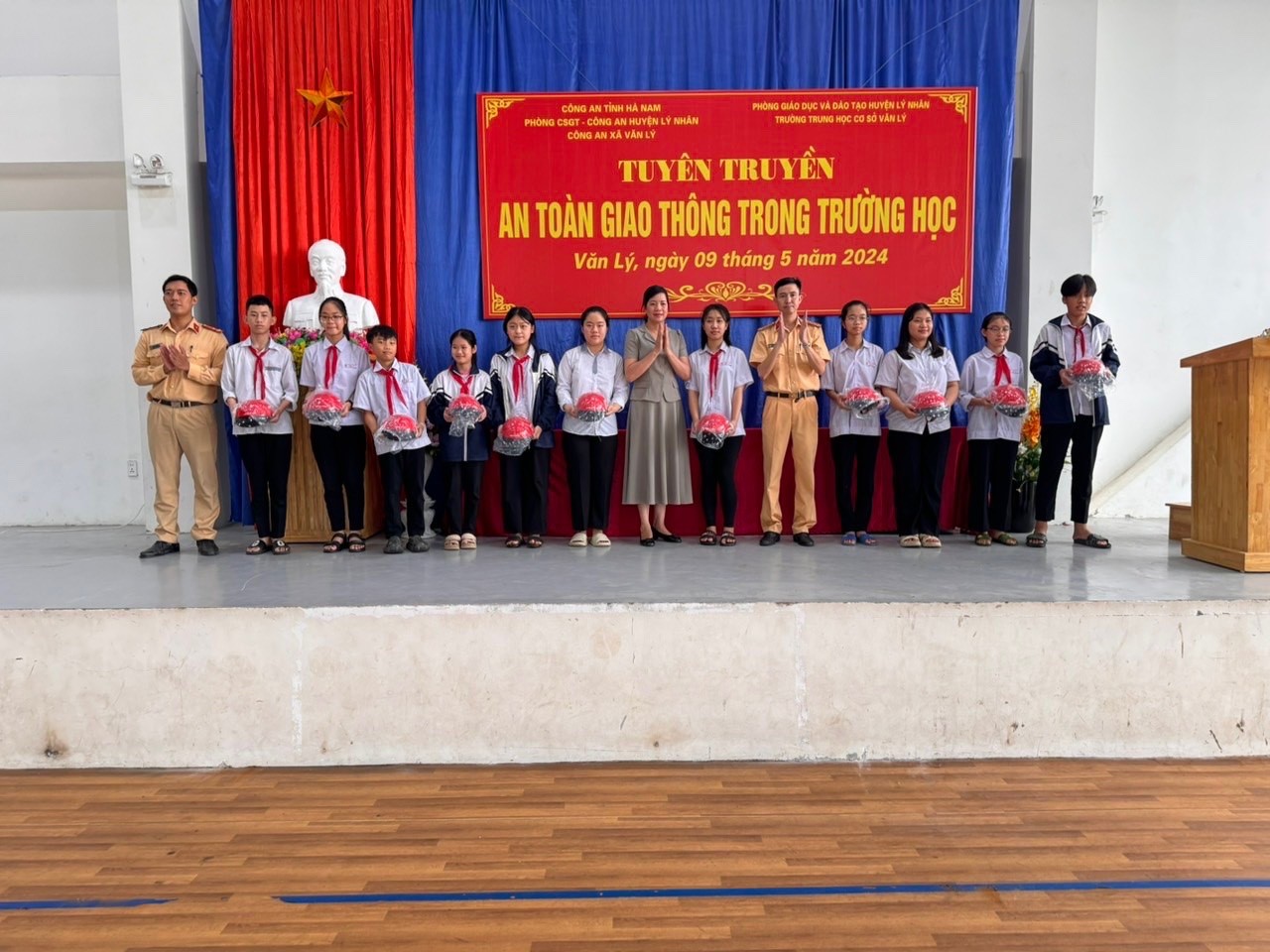 Phòng Cảnh sát giao thông phối hợp Công an huyện Lý Nhân đẩy mạnh công tác tuyên truyền giáo dục pháp luật về an toàn giao thông trong học sinh, sinh viên trên địa bàn tỉnh