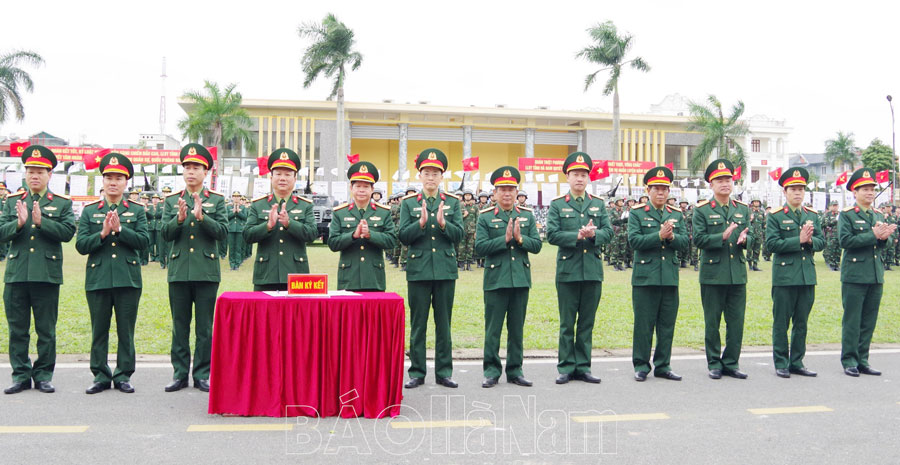 Nhận diện, đấu tranh phản bác những quan điểm sai trái, thù địch về quân sự, quốc phòng